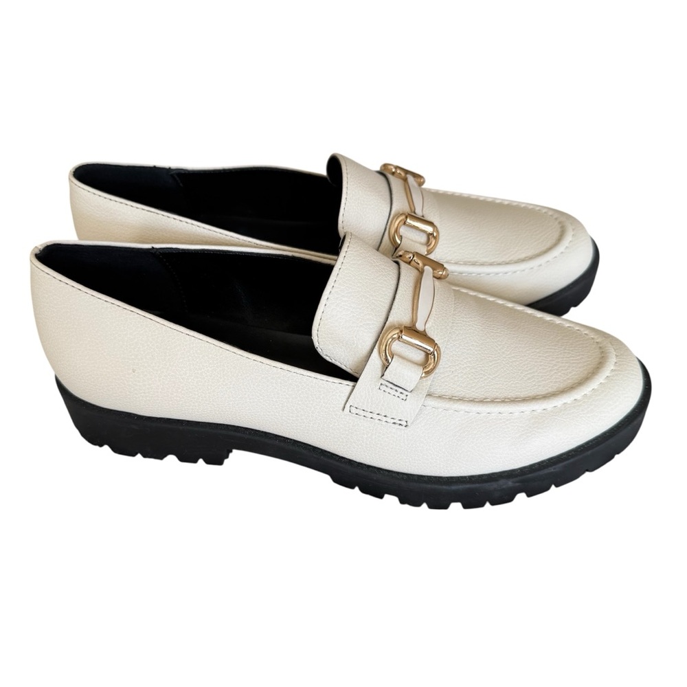 NWOB Bandolino Franny Off White Lug Sole Loafer Vegan Leather Lug Sole Size 7.5
